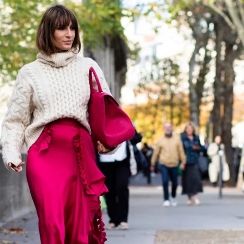 10 midi φούστες που θα σε κάνουν να σκεφτείς out of the box στο ντύσιμό σου