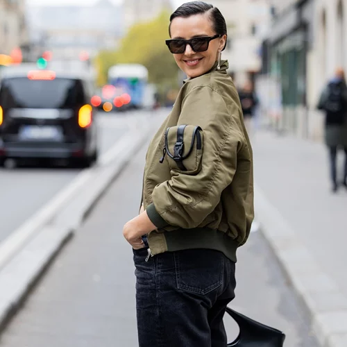 Το σουέτ bomber jacket από την Pink Woman που θα φοράμε την άνοιξη