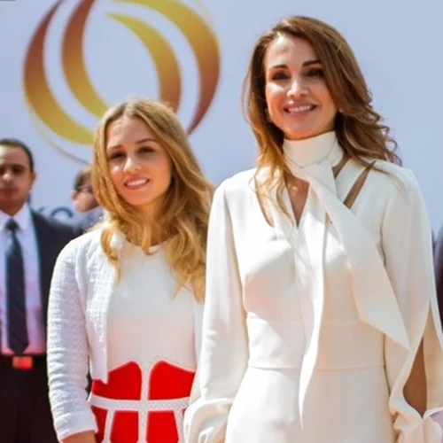 Βασίλισσα Rania | Ο chic τρόπος που φόρεσε ένα λευκό πουκάμισο