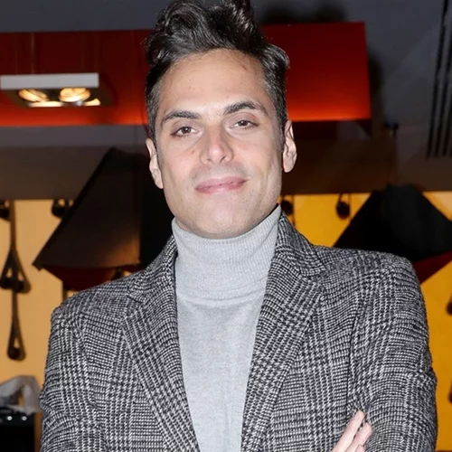 Ο Γιώργος Παπαγεωργίου σε μια ωδή για τη γυναίκα: "Υποκλίνομαι στη γυναικεία φύση, στη γυναικεία δύναμη, στη σοφια του γυναικείου σώματος"