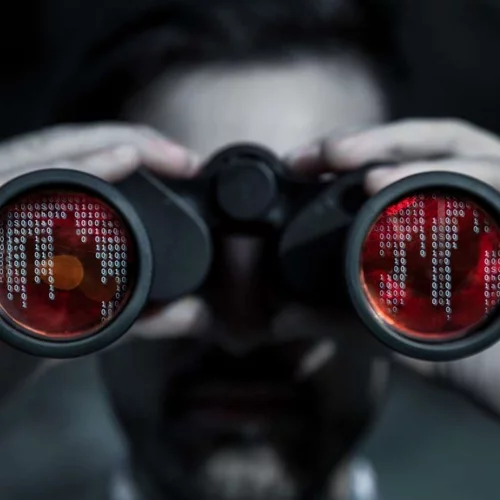 Έρωτας ή stalking; Πώς να εντοπίζετε τα red flags στις ψηφιακές σχέσεις