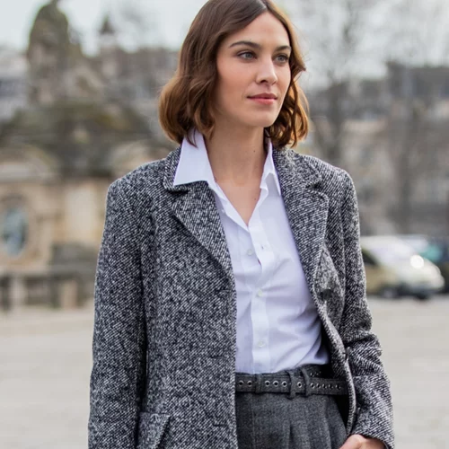 Αυτό το λευκό πουκάμισο με βολάν από τη Zara θα σε κάνει να μοιάζεις με κομψό French girl