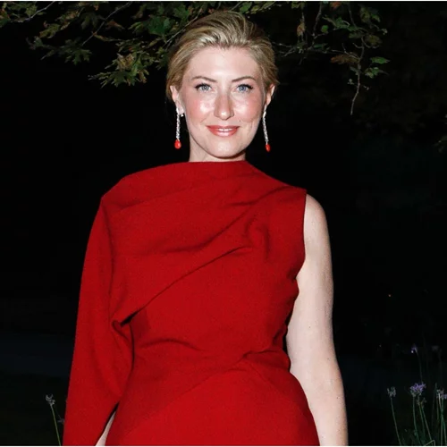 Οι εμφανίσεις των διάσημων Ελληνίδων στη δεξίωση για την 50η επέτειο αποκατάστασης της Δημοκρατίας