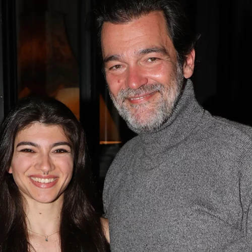 Ο Κωνσταντίνος Καζάκος μιλάει για την κατά 27 χρόνια νεότερη σύντροφό του | "Ο καθένας έχει γίνει δικαστής!"