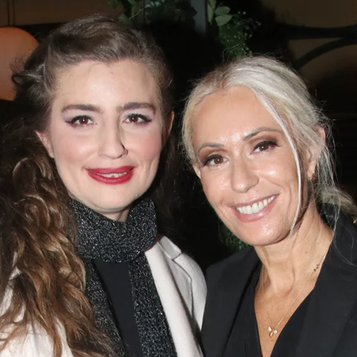 Πρεμιέρα "Το Τρίτο Στεφάνι" | Η πολυαναμενόμενη επιστροφή της θεατρικής παράστασης στο Παλλάς και οι καλεσμένοι που έδωσαν το παρών