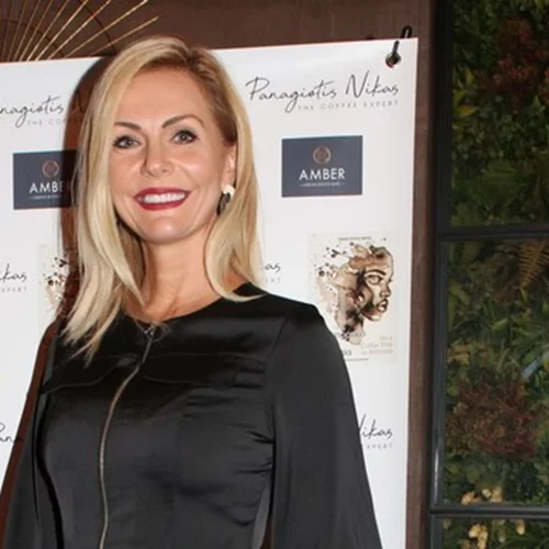 Έμυ Λιβανίου | Η ομοιότητα με την κόρη της και οι ευχές για τα 18α γενέθλιά της