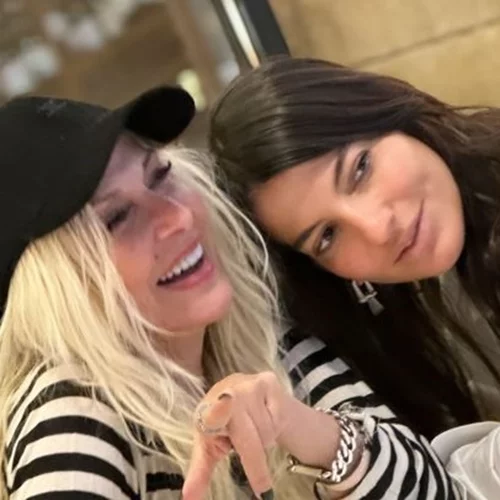 Δήμητρα Κούστα – Άννα Βίσση | Dinner σε δημοφιλές στέκι στο Κουκάκι - Μιλάει γι' αυτό όλη η Αθήνα