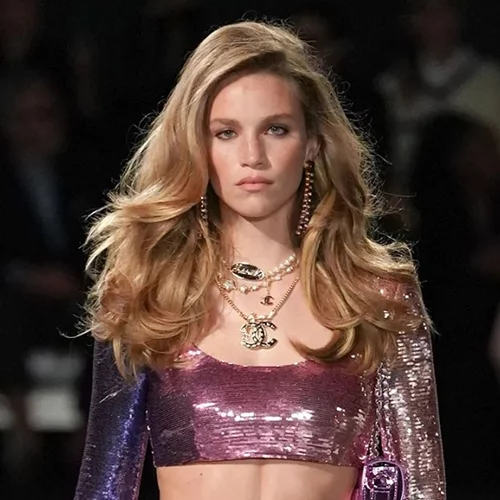 Το χτένισμα που θα κάνει κάθε εμφάνισή σου να δείχνει πιο πολυτελή