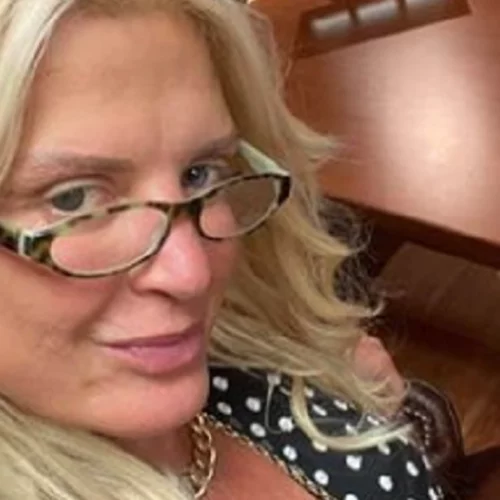 Μαρίνα Πατούλη | "Είμαι σε ηλικία που διαβάζω μόνο πράξεις! Για τις λέξεις χρειάζομαι γυαλιά..."