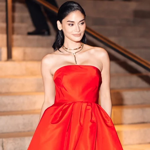 Γιατί αξίζει να προσθέσεις ένα κόκκινο φόρεμα στη festive γκαρνταρόμπα σου;