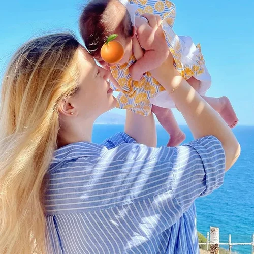 Κωνσταντίνα Κομμάτα - Γιώργος Σαμαράς | Οι πρώτες διακοπές με τη νεογέννητη κόρη τους