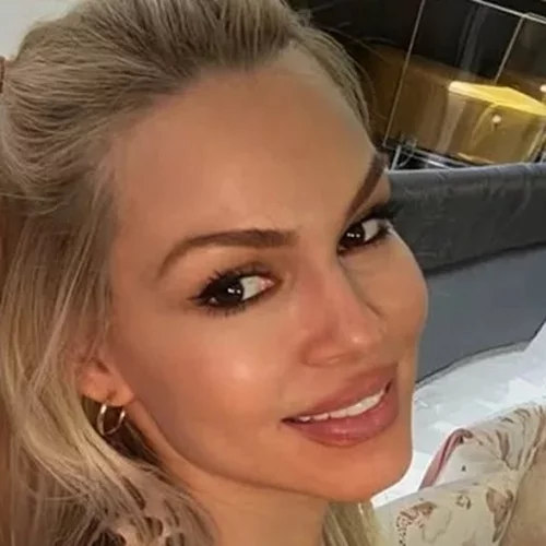 "Μην ακούτε τίποτα" | Η συμβουλή της Βίκυς Κάβουρα για μητέρες μετά από καισαρική