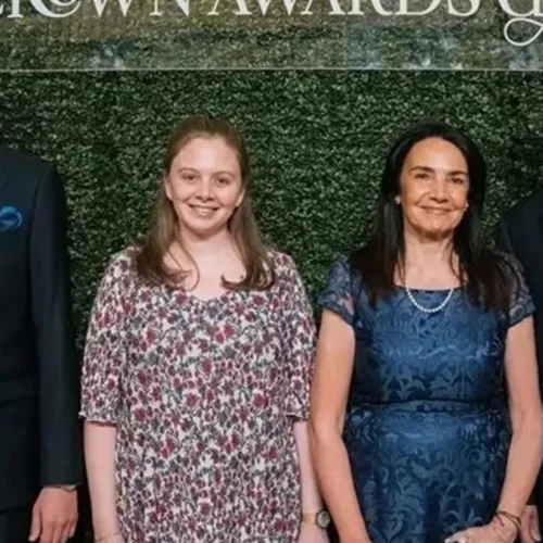 Ο Κώστας Σαμαράς καλωσορίζει το 2026 με μία σπάνια οικογενειακή φωτογραφία στη μνήμη της αδερφής του, Λένας