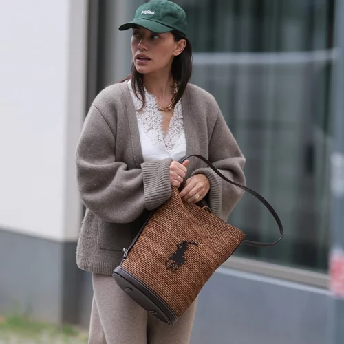 Βρήκαμε 5 loungewear κομμάτια που θα φοράς στο σπίτι και στην πόλη και αποπνέουν χαλαρή πολυτέλεια