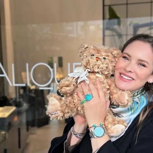 Η πιο στιλάτη οικογένεια των γιορτών | Η Ανίτα Μπραντ σε matchy matchy εμφάνιση με τους γιους της