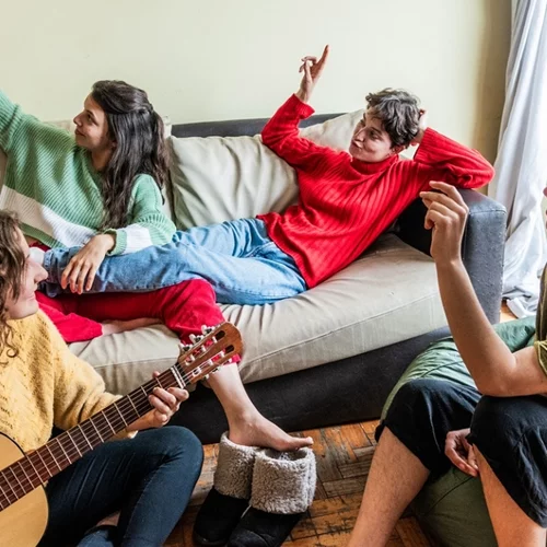 Οι μελωδίες που αγαπάμε να ακούμε κάθε Κυριακή