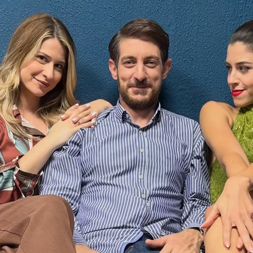 Demy | Μάς βάζει στα παρασκήνια της σειράς "Μια Νύχτα Μόνο"