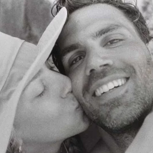 It's official! Επιβεβαίωσαν τη σχέση τους με ένα story στο Instagram