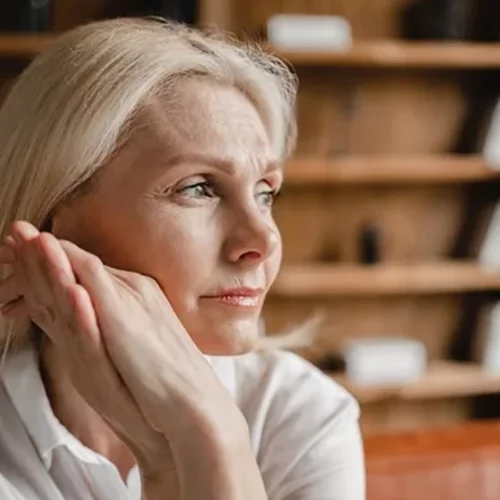 Πώς μπορείς να ξεπεράσεις την κατάθλιψη που προκαλεί η εμμηνόπαυση;