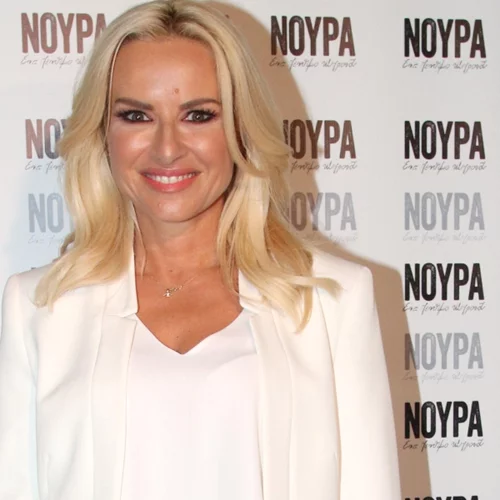 Στο κομμωτήριο η Μαρία Μπεκατώρου | Το φωτεινό ξανθό χρώμα στα μαλλιά της είναι ό, τι πιο hot-right-now