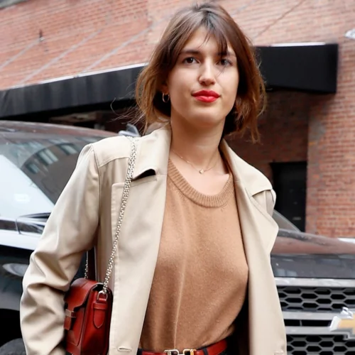 Το αγαπημένο τζιν παντελόνι των Γαλλίδων: Ποιο στιλ δεν θα αποχωρίζονταν με τίποτα