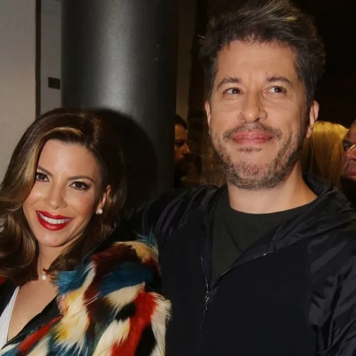 Αντελίνα και Χάρης Βαρθακούρης | Σε σπάνια βραδινή έξοδο με τις κούκλες κόρες της