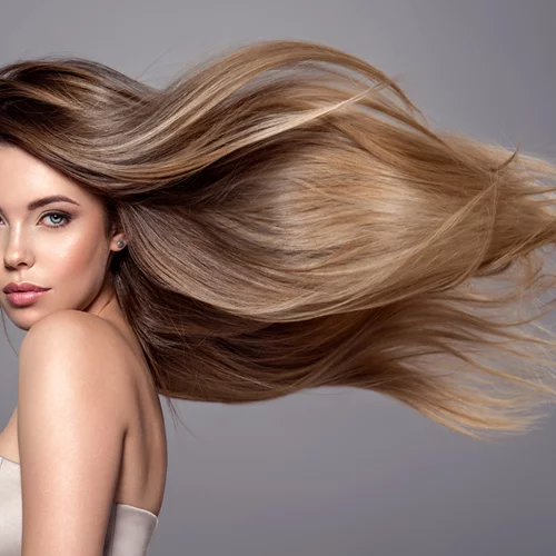 Micro Balayage | Η τεχνική που πρέπει να δοκιμάσεις αν θες να ανανεώσεις διακριτικά το χρώμα των μαλλιών σου