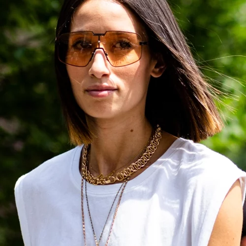 Τα 00s επιστρέφουν δυναμικά και σου προτείνουν το πιο cool κόσμημα για τις καλοκαιρινές εμφανίσεις σου