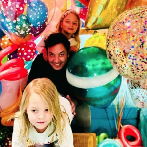 Ο Jimmy Fallon γιορτάζει τα επτά χρόνια του "The Tonight Show"