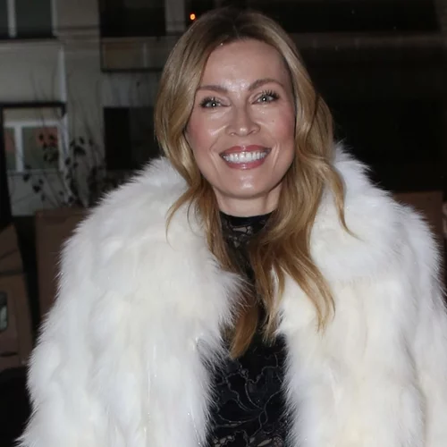 Μαριέττα Χρουσαλά | Η solo κοσμική εμφάνιση με mini black dress