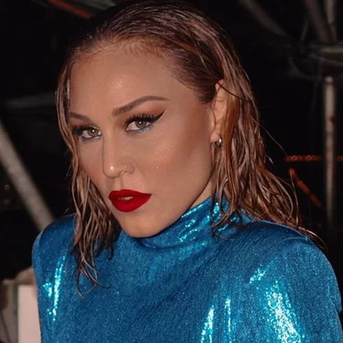 Στο κομμωτήριο η Πηνελόπη Αναστασοπούλου | Μόλις υιοθέτησε το χρώμα-τάση που κάνουν τώρα όλα τα it girls