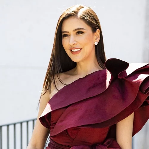 Chocolate Cherry | Το χρώμα μαλλιών-όνειρο που θα βλέπεις παντού φέτος το φθινόπωρο