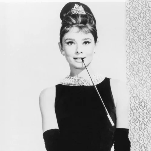 1926-2026 | Το μαύρο φόρεμα κλείνει 100 χρόνια ζωής - 26 ενδιαφέρουσες πληροφορίες που αξίζει να γνωρίζεις