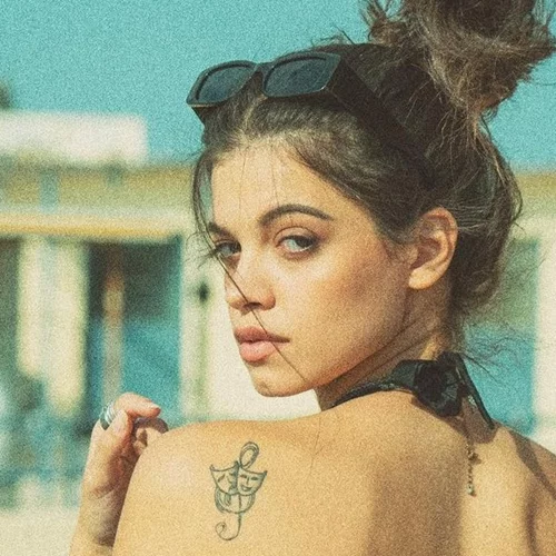 Τζένη Καζάκου | "Δεν ήμουν δεμένη με τον παππού μου, δεν είχαμε παίξει ποτέ μαζί"