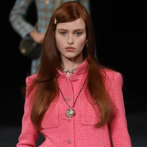 Αυτό είναι το κομψό τζάκετ που εμπιστεύονται κάθε φθινοπωρινή σεζόν οι Γαλλίδες