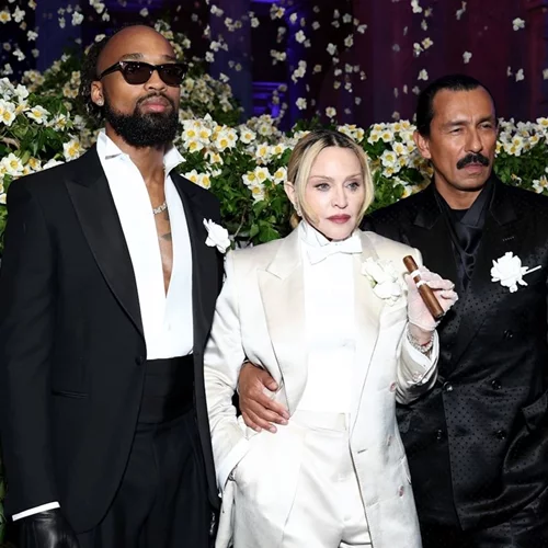 Η Madonna είναι τρελά ερωτευμένη | Ποιος είναι ο σύντροφός της, Akeem Morris που έχει την ίδια ηλικία με την κόρη της Lourdes;