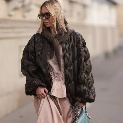 Το αδιάβροχο μπουφάν της Zara που γίνεται συνεχώς sold out | Κοστίζει 13 ευρώ