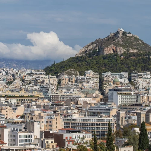 Σε πλήρη αναδιαμόρφωση και επαναλειτουργία ως το τέλος καλοκαιριού το θέατρο και ο λόφος του Λυκαβηττού