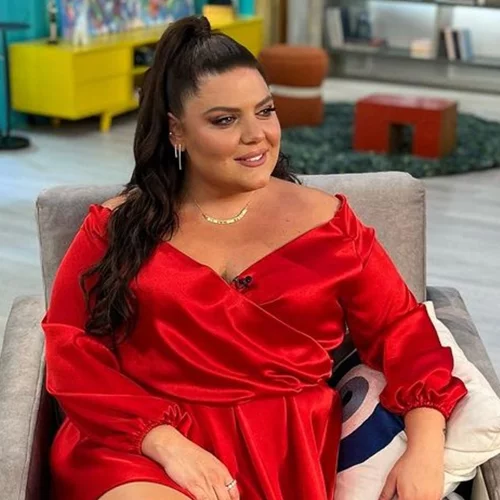 Η Δανάη Μπάρκα φόρεσε τη μεγαλύτερη τάση του φθινοπώρου στην πρεμιέρα της εκπομπή "Πάμε Δανάη"