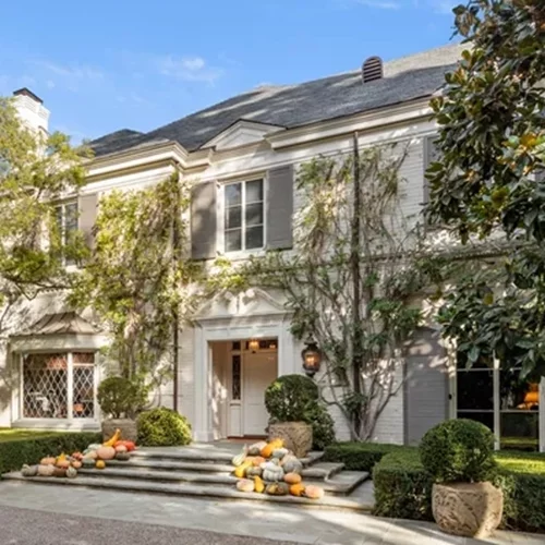 Το υπερπολυτελές αλλά καθόλου ροκ σπίτι του Robbie Williams θα άρεσε σίγουρα στη βασίλισσα Ελισάβετ