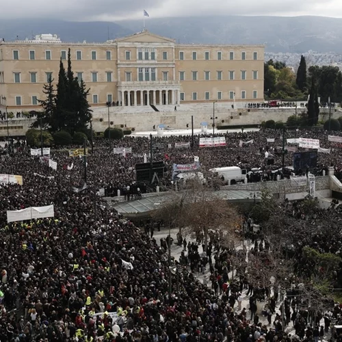 Ημέρα μνήμης για τα Τέμπη: Συγκλονιστικές εικόνες από τις συγκεντρώσεις σε όλη την Ελλάδα