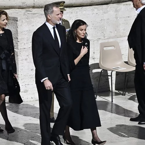 Οι επίσημοι που παρευρέθηκαν στην κηδεία του Πάπα Φραγκίσκου