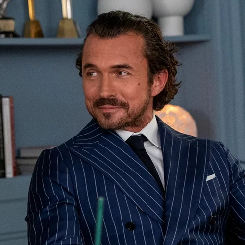 Μόλις συνειδητοποιήσαμε από πού γνωρίζουμε τον Antoine του "Emily in Paris"