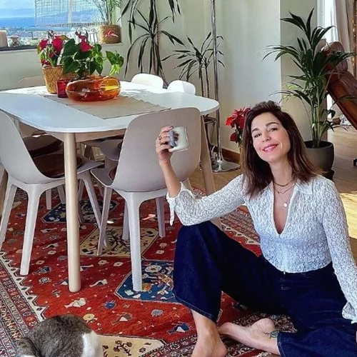 Η Κατερίνα Παπουτσάκη στην κουζίνα με τους γιους της - Φτιάχνουν pizza