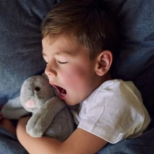 Όταν το παιδί φοβάται να κοιμηθεί μόνο του το βράδυ