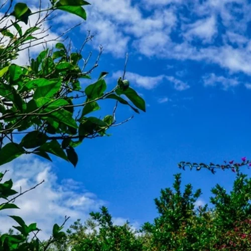 Τα δύο πρόσωπα του καιρού σήμερα | 30άρια στη μισή χώρα - Σε ποιες περιοχές θα χτυπήσουν οι καταιγίδες