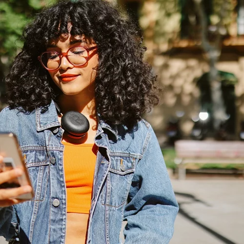 5 denim τζάκετ από την Pull&Bear που θα σε "σώσουν" στο νησί