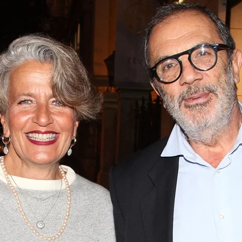 Λουκία Παπαδάκη | Τα υπέροχα γκρίζα μαλλιά της, η μακροχρόνια σχέση και οι υπεροπτικές συμπεριφορές συναδέλφων της