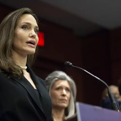 Η Angelina Jolie εγκαταλείπει τον ρόλο της ειδικής απεσταλμένης της Ύπατης Αρμοστείας για τους Πρόσφυγες