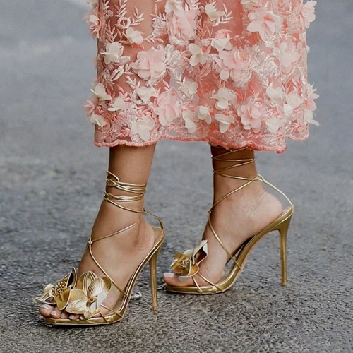 Μύκητες, σκασμένες φτέρνες, αδύναμα νύχια | 7 προϊόντα που θα "σώσουν" τα πόδια σου μετά τις διακοπές